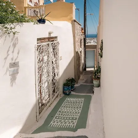 Authentic Santorini - Emporio Village By μρs *